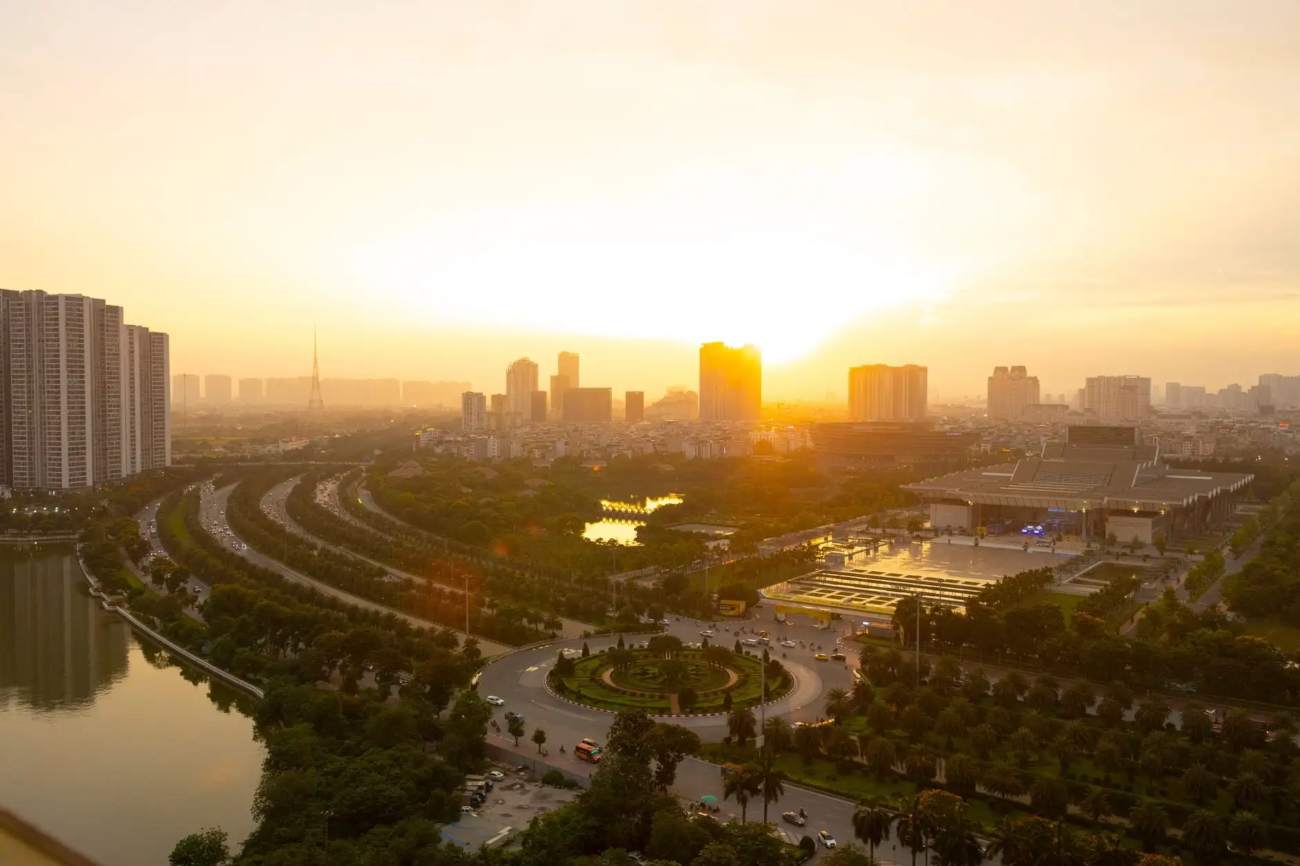 2025商业短视频创作风向:从拍摄策划到航拍视觉的升级路径正文配图 1
