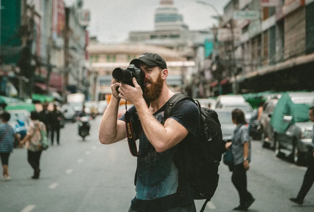 航拍与旅拍在商业摄影中的应用对比:场景适配与拍摄器材选型指南正文配图 2